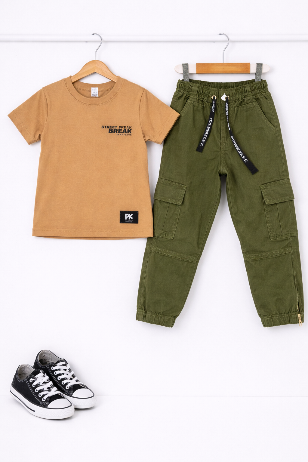 Conjunto Parachute Dril Verde + Camiseta Estampada