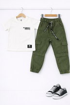 Conjunto Parachute Dril Verde + Camiseta Estampada